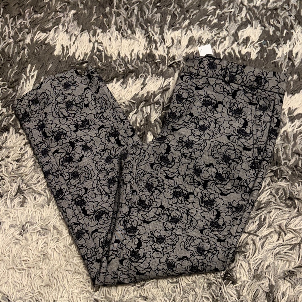 Banana Republic Black and Gray Floral Jacquard Leggings